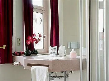 Amadeo Hotel 3*