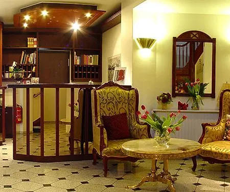 Отель Amadeo 3*